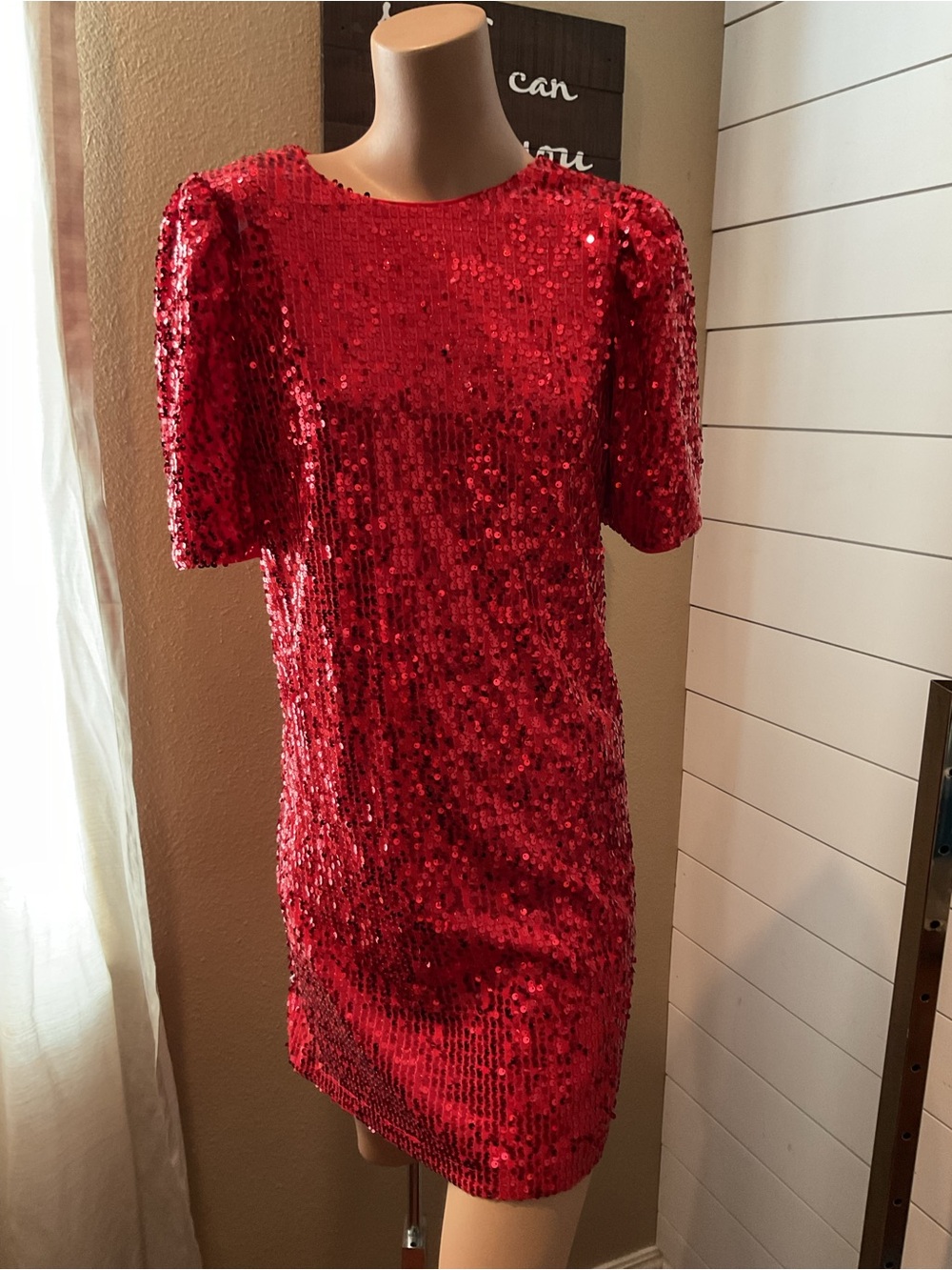 Vine & Love Round Neck Short Puff Sleeve Red Sequin Mini Dress Size Medium NWT
